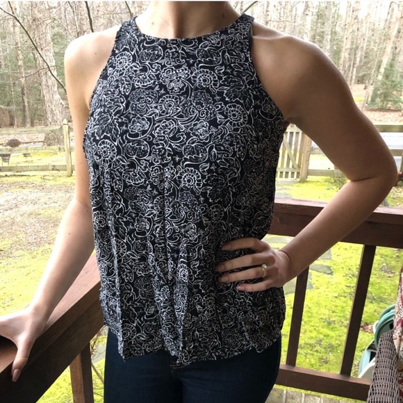 BUNDLE! Old Navy Tops - Picture 4 of 4